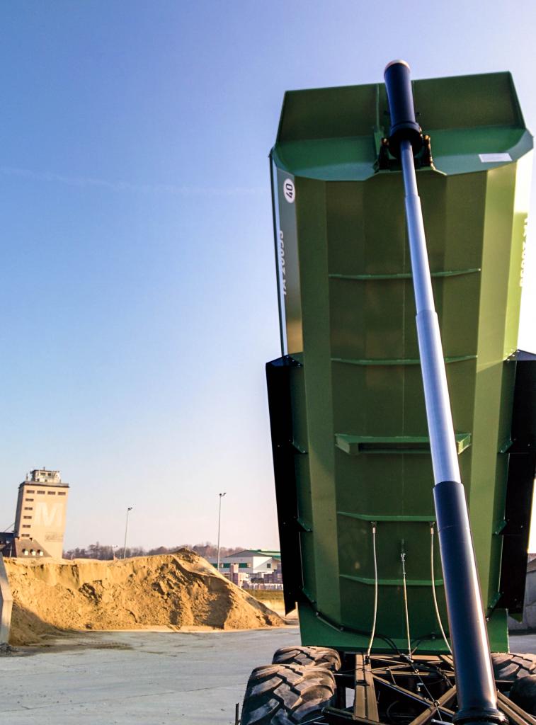 Brantner Kipper und Anhänger - Frontzylinder an der Stirnwand, Hub 4700 mm