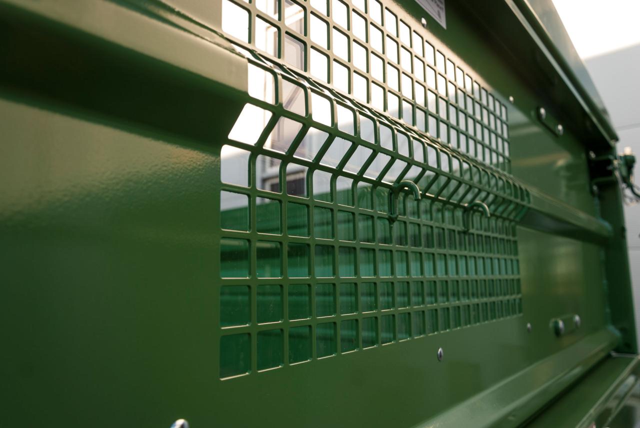 Brantner Kipper und Anhänger - Sichtgitter zwischen Rungen mit Plexiglasabdeckung in oberster Stirnaufsatzwand