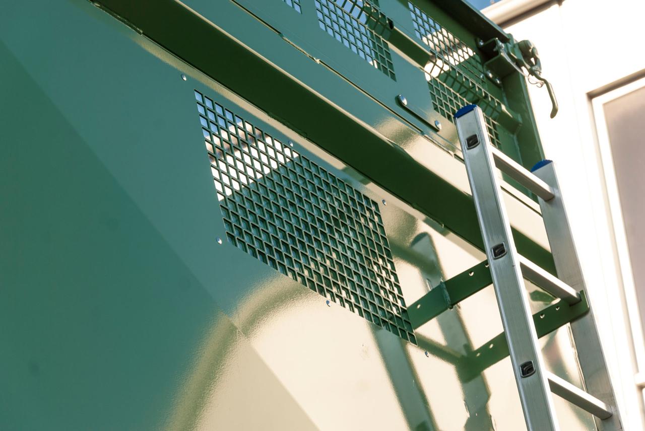 Brantner Kipper und Anhänger - Sichtgitter zwischen Rungen mit Plexiglasabdeckung in Muldenstirnwand