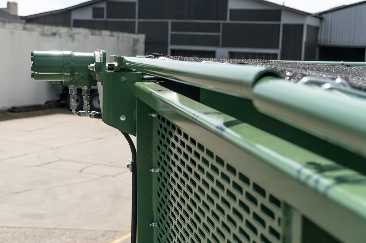 Brantner Kipper und Anhänger - hydraulische Netzabdeckung mit 2 seitlichen Überdeckungsklappen mit flexiblem Netz (nicht wasserdicht) - nicht für Aufbauhöhe 1500 mm möglich, inkl. Sicherheitsabschaltung (3-poliger Stecker erforderlich) - Rückwand kann nur bei geöffneter Netzabdeckung geöffnet werden