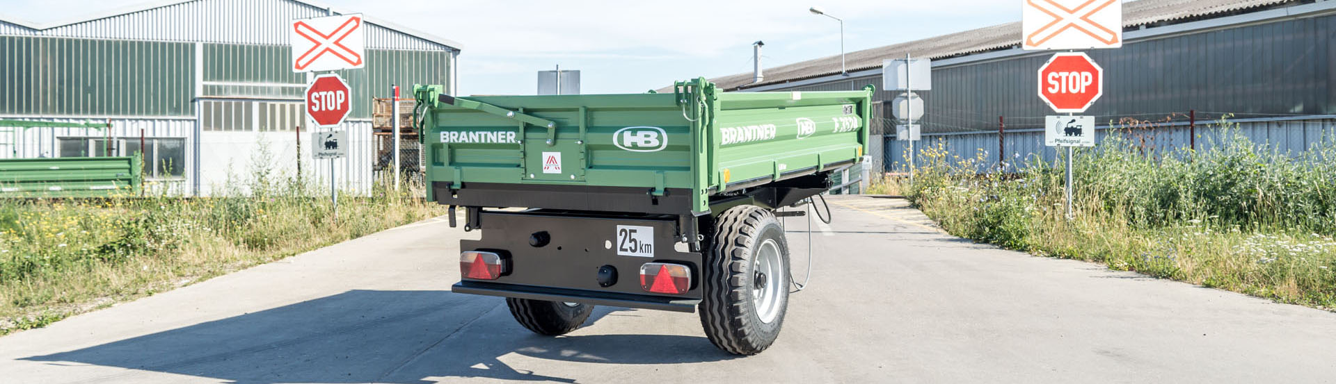 Der Brantner single-axle threesidetipper E3524