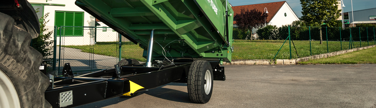 Brantner single-axle dumper E8045PT.