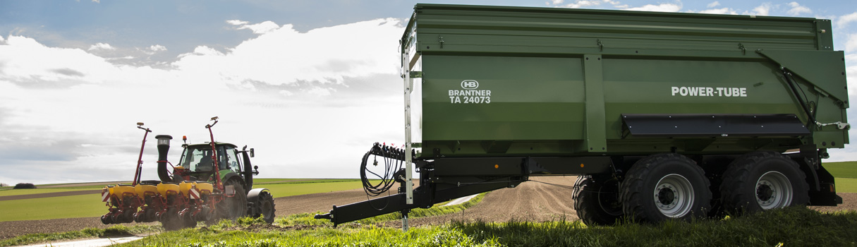 Der Brantner Tandem Muldenrückwärtskipper TA24073PT  von Brantner Fahrzeugbau denn auf die richtige Länge kommt es an.