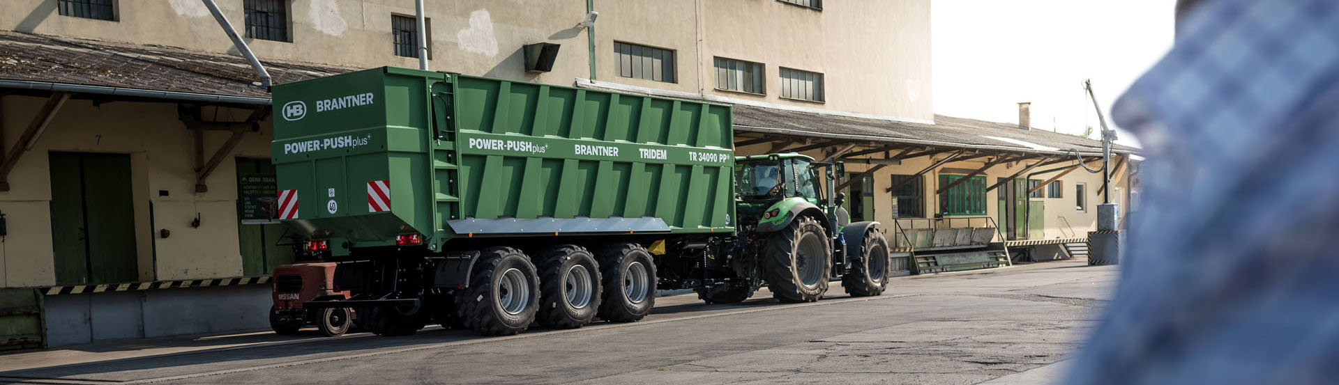 Der Brantner Abschiebewagen POWER-PUSH plus+ nimmt es mit jedem Fliegl Abschiebewagen oder Krampe ASW auf.