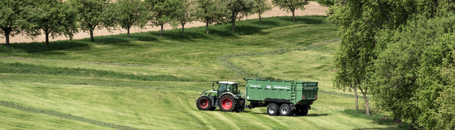 Der Brantner Abschiebewagen POWER-PUSH plus+ nimmt es mit jedem Fliegl Abschiebewagen oder Krampe ASW auf.