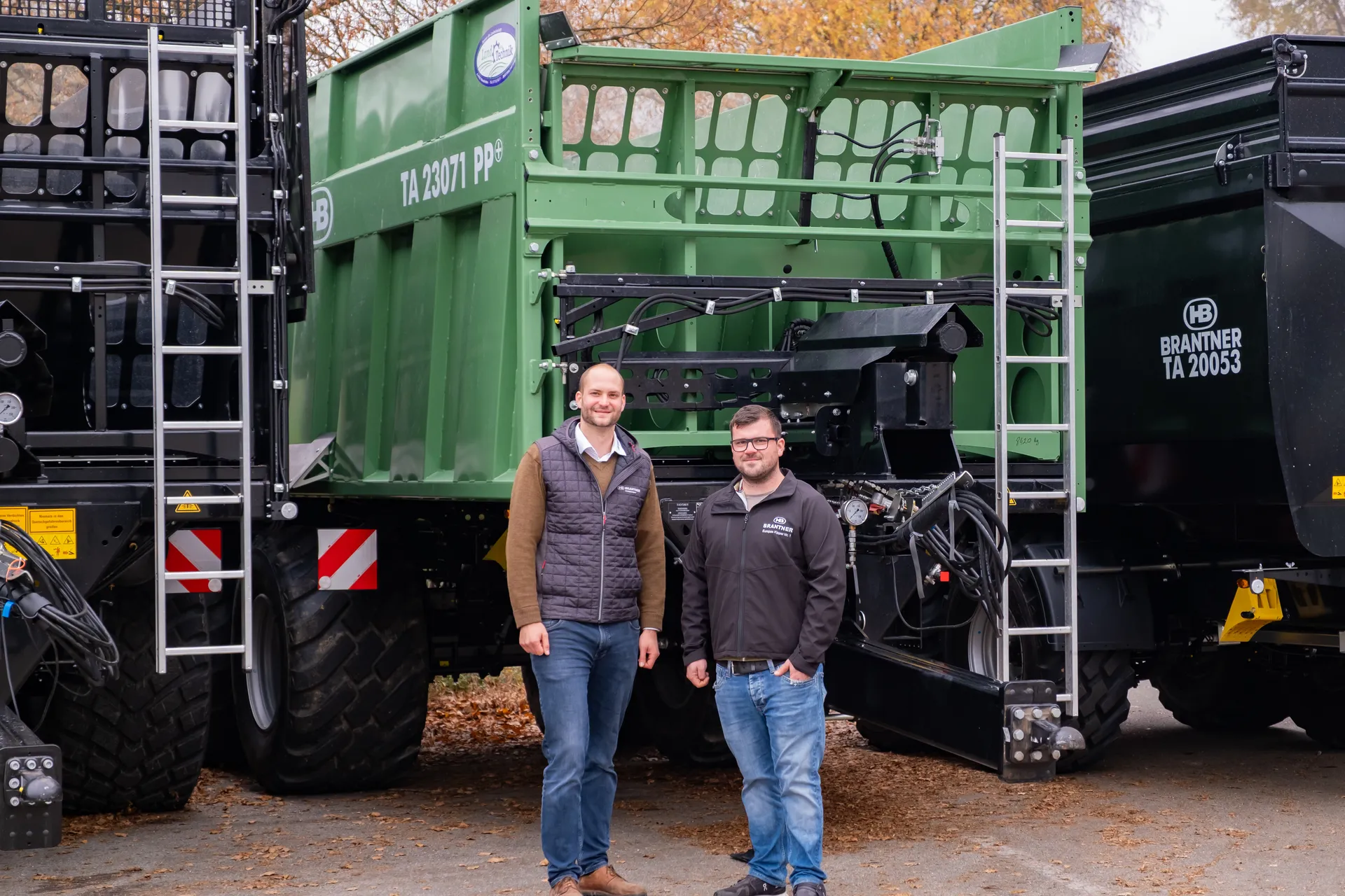 Brantner Fahrzeugübergabe Land und Technik Karl Mair, Diersbach