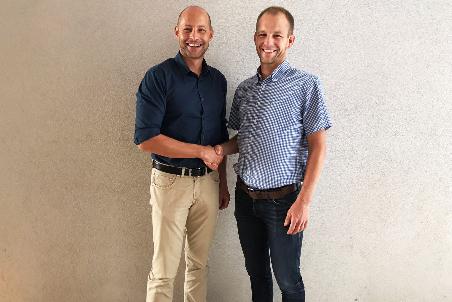 Hans Brantner und Hannes Royer bei der Vertragsunterzeichnung. Hans Brantner und Hannes Royer bei der Vertragsunterzeichnung.