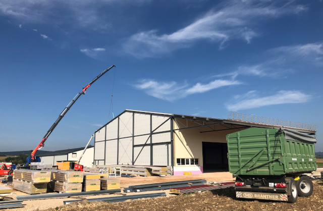 Brantner Hallenbau – Familie Bauer Brantner Dreiachser